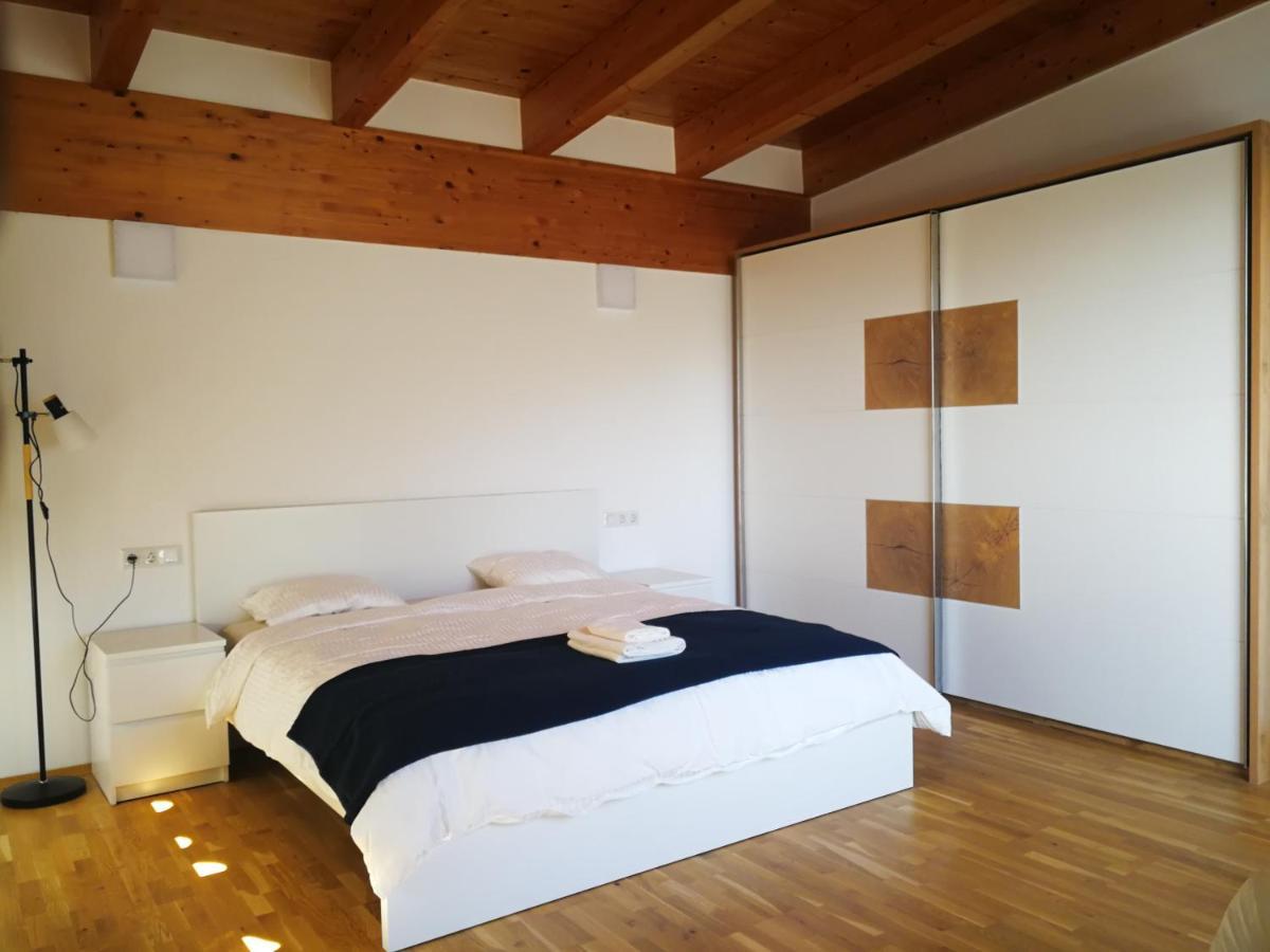 Beehome Apartment พัวคาร์สดอร์ฟ ภายนอก รูปภาพ